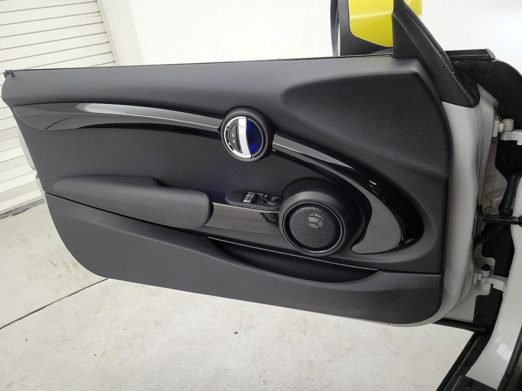used 2021 MINI SE Hardtop car, priced at $21,998