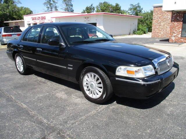 used 2009 Mercury Grand Marquis car, priced at $12,995