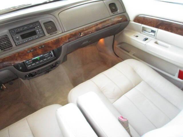 used 2009 Mercury Grand Marquis car, priced at $12,995