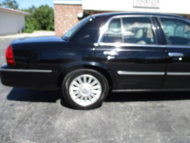 used 2009 Mercury Grand Marquis car, priced at $12,995