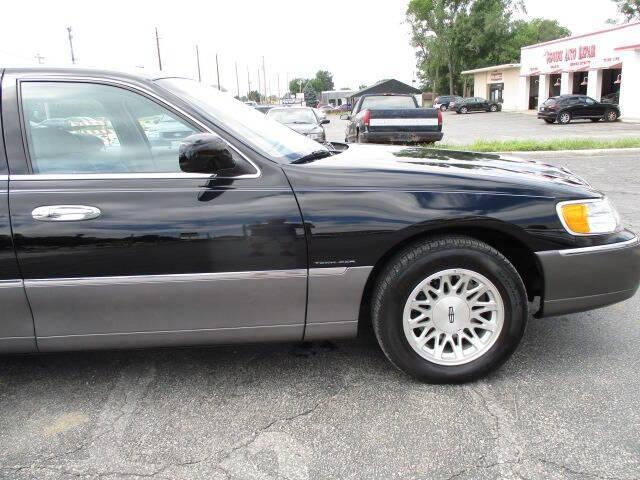 used 1999 Lincoln Town Car car, priced at $10,000