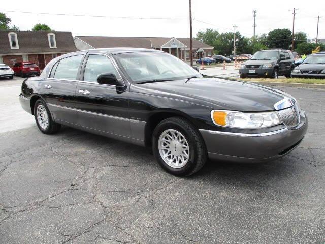 used 1999 Lincoln Town Car car, priced at $10,000