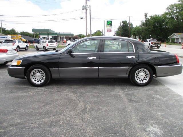 used 1999 Lincoln Town Car car, priced at $10,000