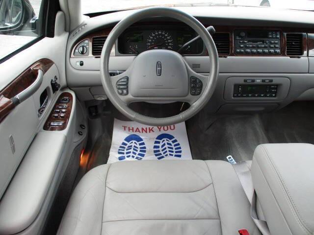 used 1999 Lincoln Town Car car, priced at $10,000