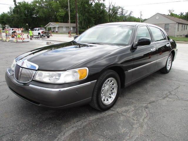 used 1999 Lincoln Town Car car, priced at $10,000