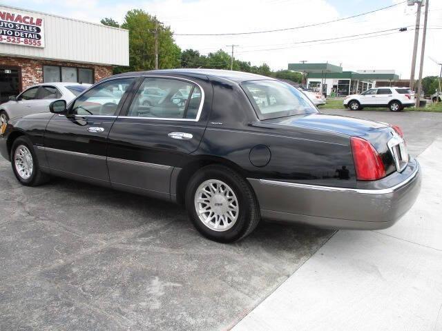 used 1999 Lincoln Town Car car, priced at $10,000