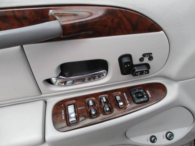used 1999 Lincoln Town Car car, priced at $10,000