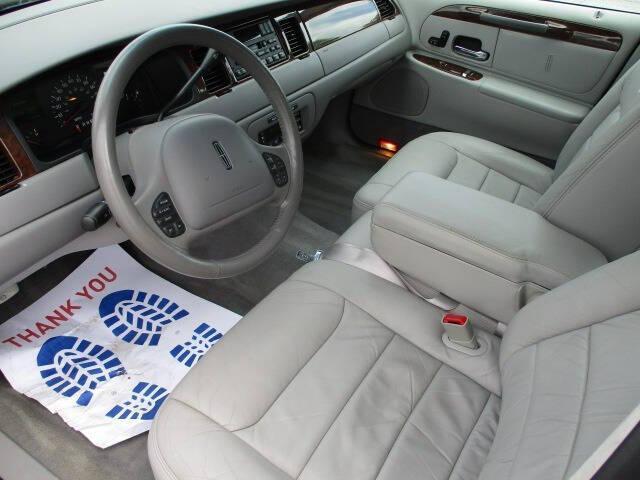 used 1999 Lincoln Town Car car, priced at $10,000