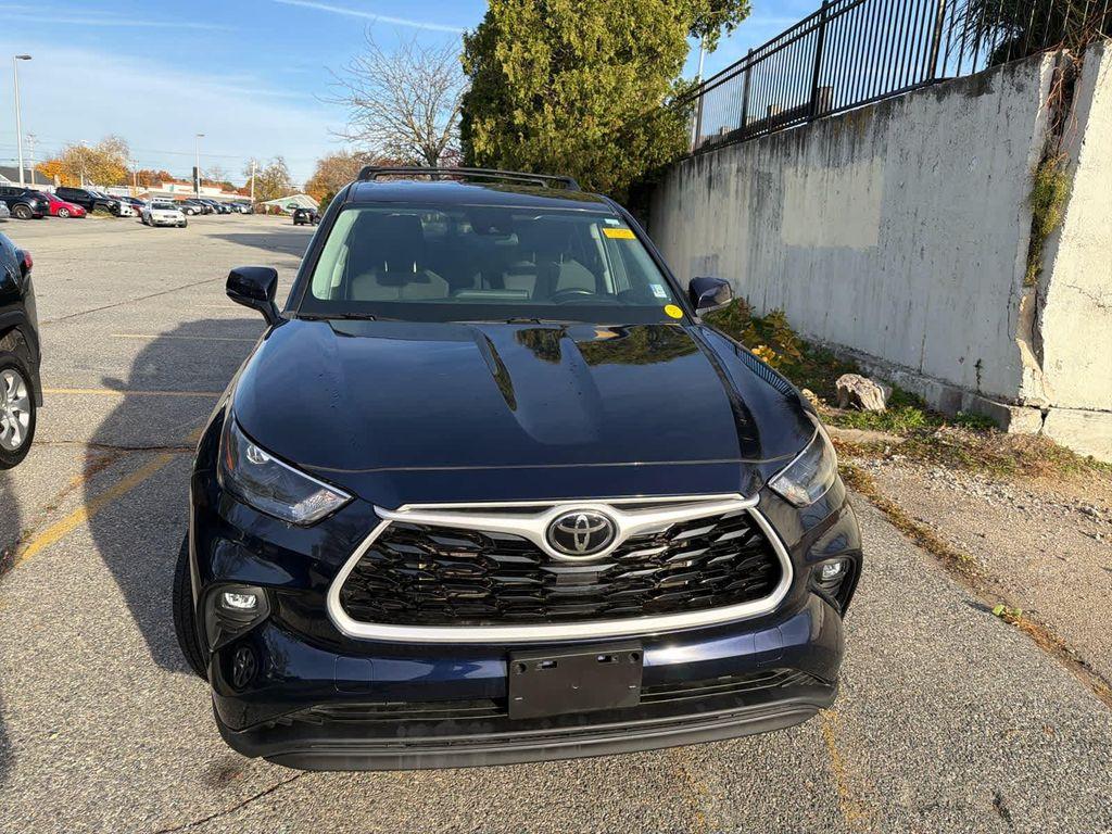 used 2022 Toyota Highlander car, priced at $28,087
