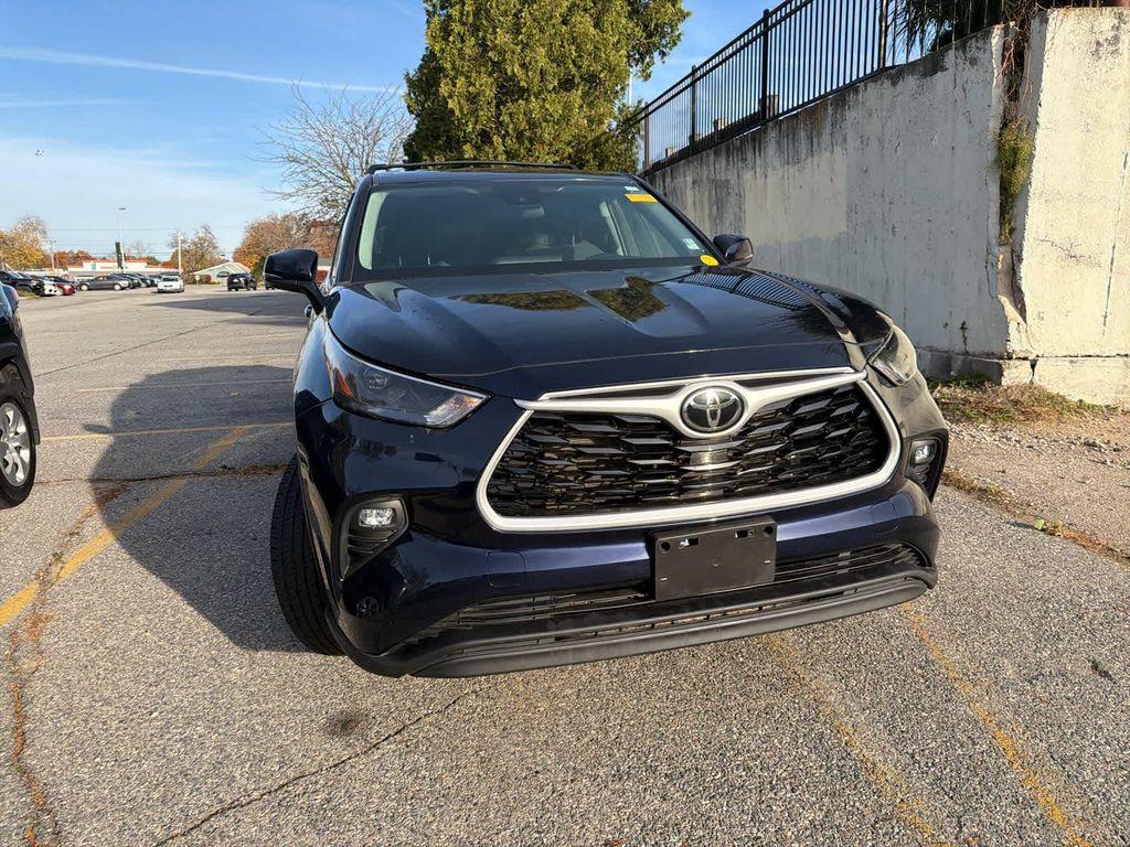 used 2022 Toyota Highlander car, priced at $28,087