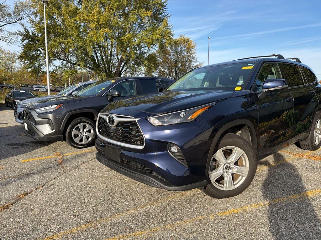 used 2022 Toyota Highlander car, priced at $28,087