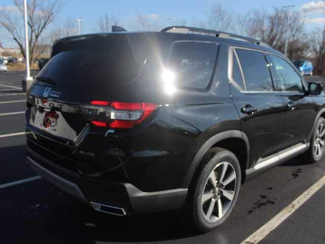 new 2025 Honda Pilot car, priced at $54,530