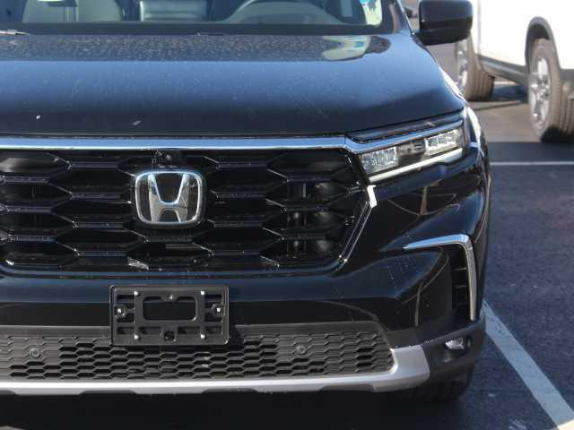 new 2025 Honda Pilot car, priced at $54,530