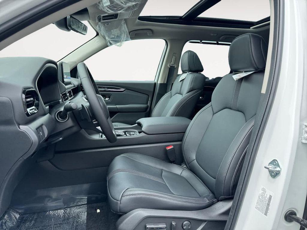 new 2025 Honda Pilot car, priced at $51,550