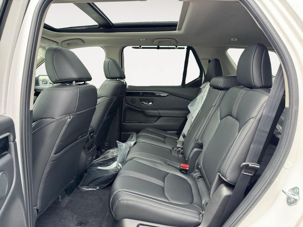 new 2025 Honda Pilot car, priced at $51,550