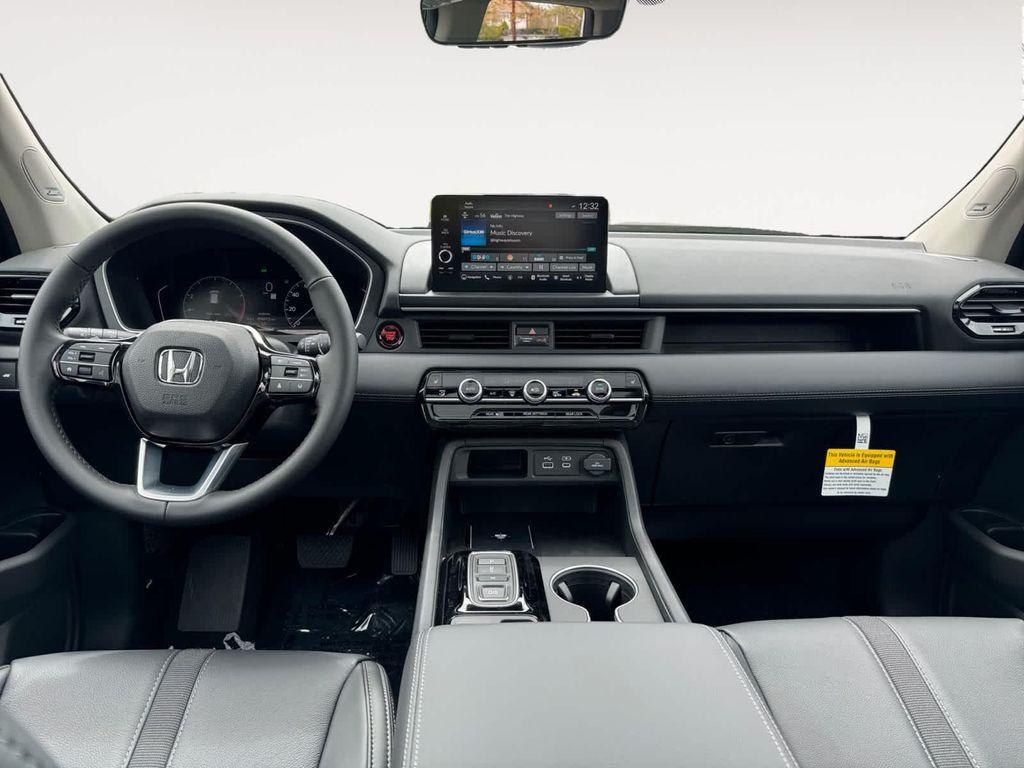 new 2025 Honda Pilot car, priced at $51,550