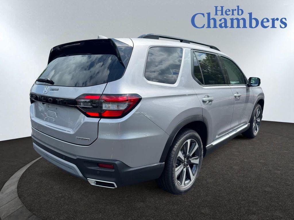 new 2025 Honda Pilot car, priced at $51,050