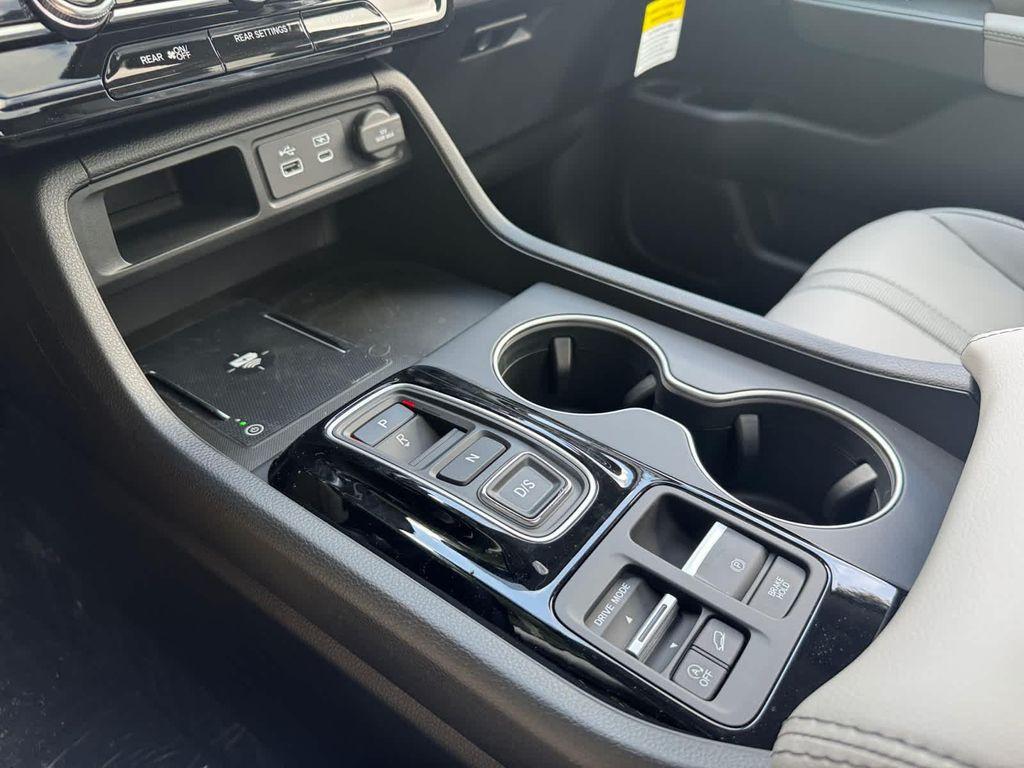 new 2025 Honda Pilot car, priced at $51,050