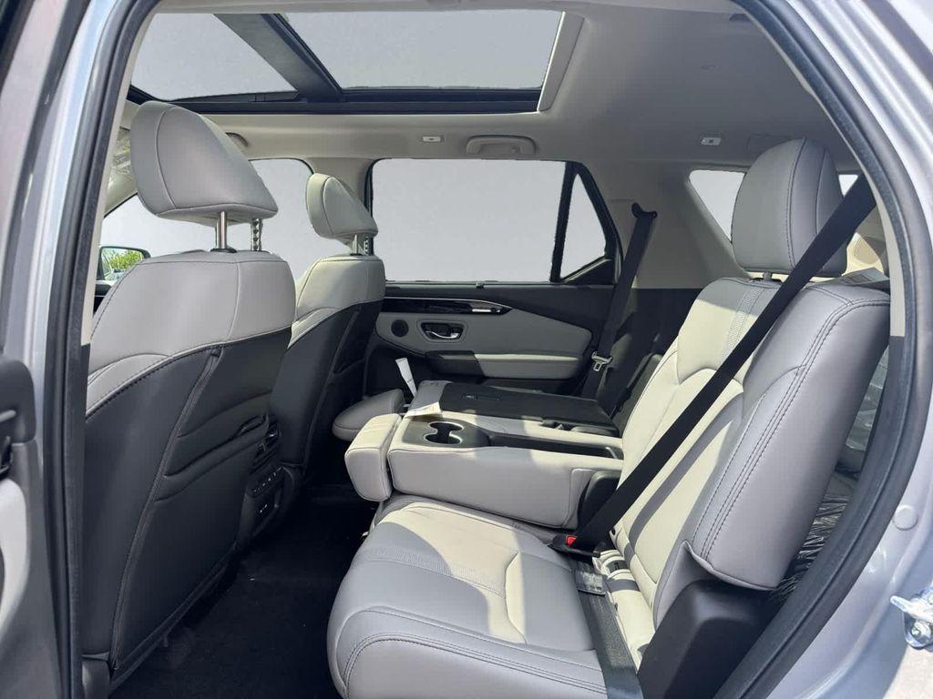 new 2025 Honda Pilot car, priced at $51,050