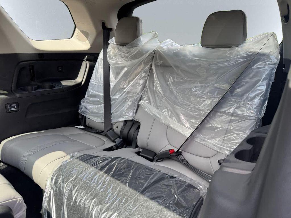 new 2025 Honda Pilot car, priced at $51,050
