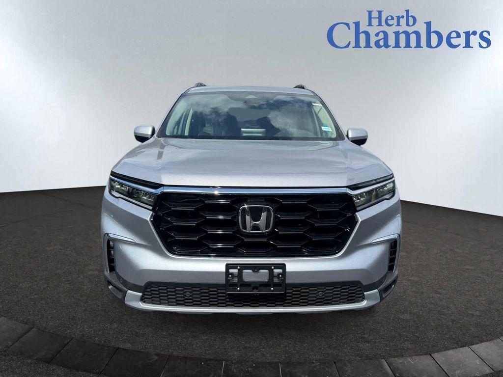 new 2025 Honda Pilot car, priced at $51,050