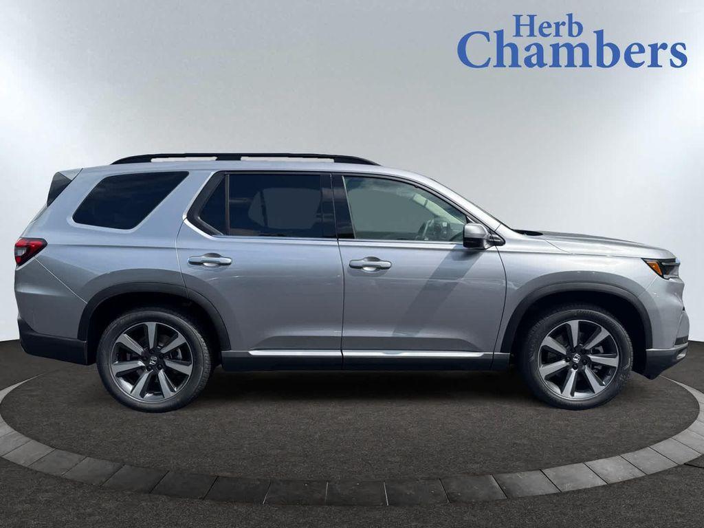 new 2025 Honda Pilot car, priced at $51,050