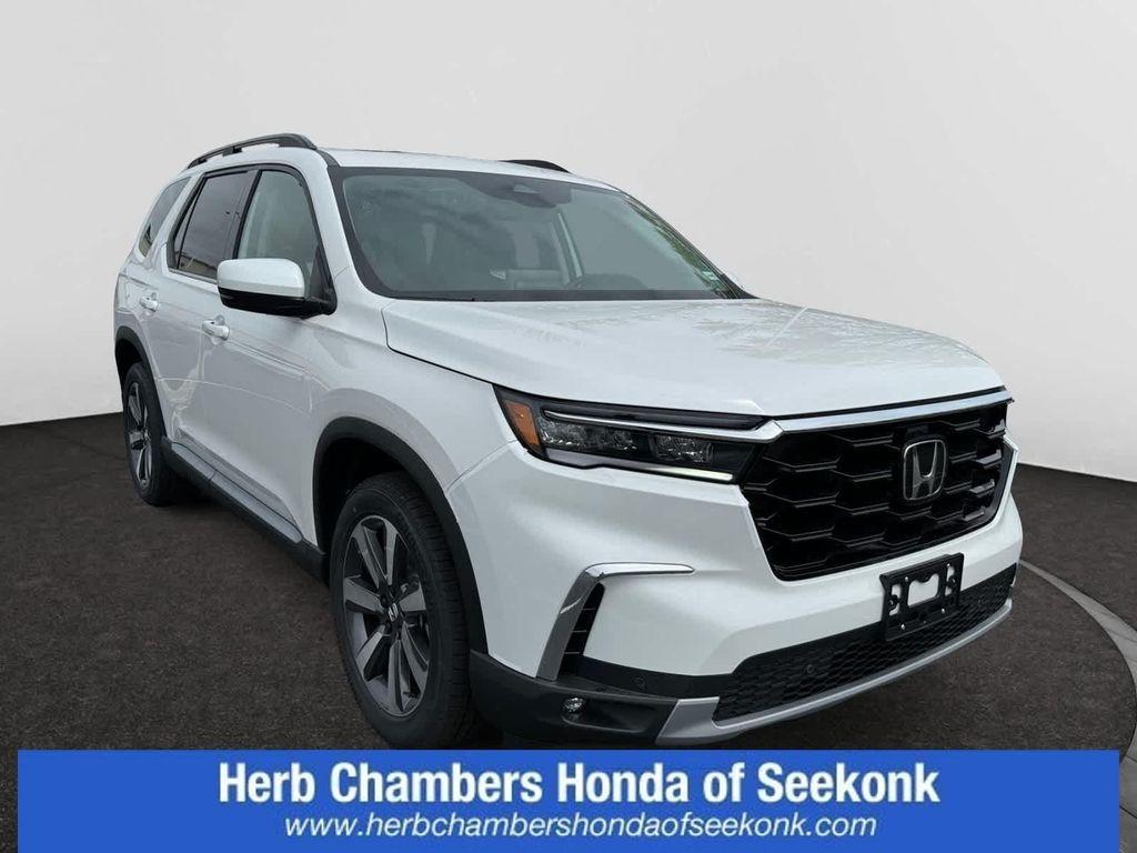 new 2025 Honda Pilot car, priced at $51,550
