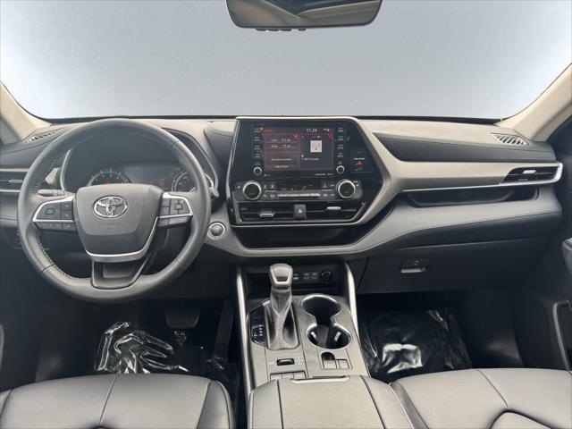 used 2022 Toyota Highlander car, priced at $36,588