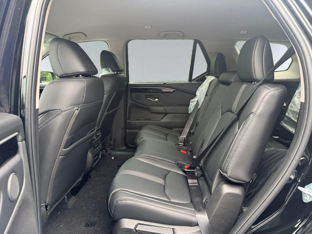 new 2025 Honda Pilot car, priced at $47,095
