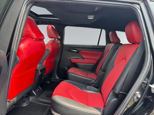 used 2022 Toyota Highlander car, priced at $33,968