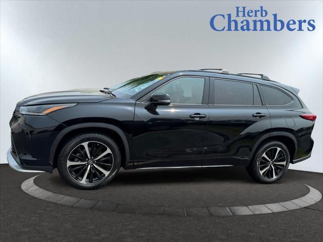 used 2022 Toyota Highlander car, priced at $33,968