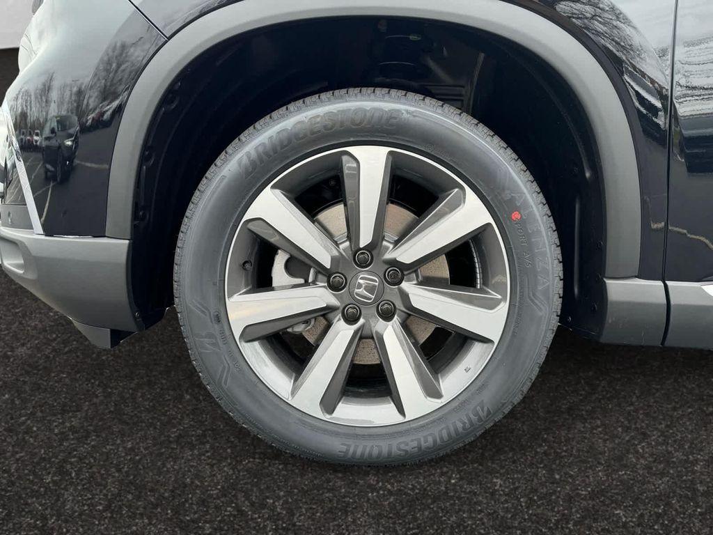 new 2025 Honda Pilot car, priced at $51,095