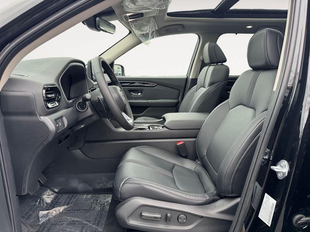 new 2025 Honda Pilot car, priced at $51,095