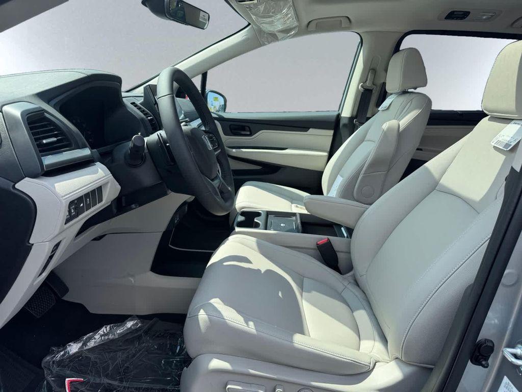 new 2026 Honda Odyssey car, priced at $44,290