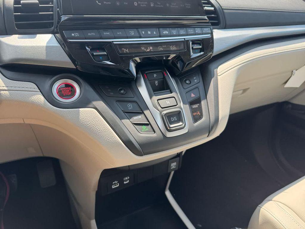 new 2026 Honda Odyssey car, priced at $44,290