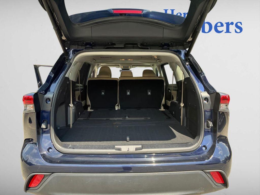 used 2022 Toyota Highlander car, priced at $32,968