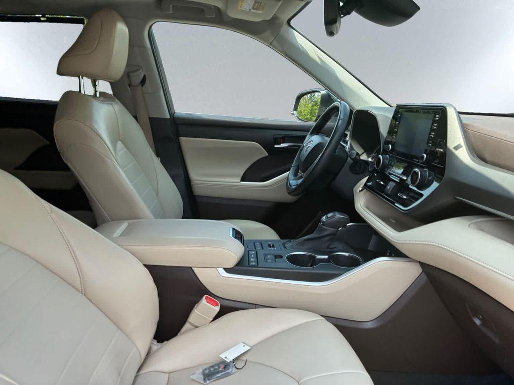 used 2022 Toyota Highlander car, priced at $32,968
