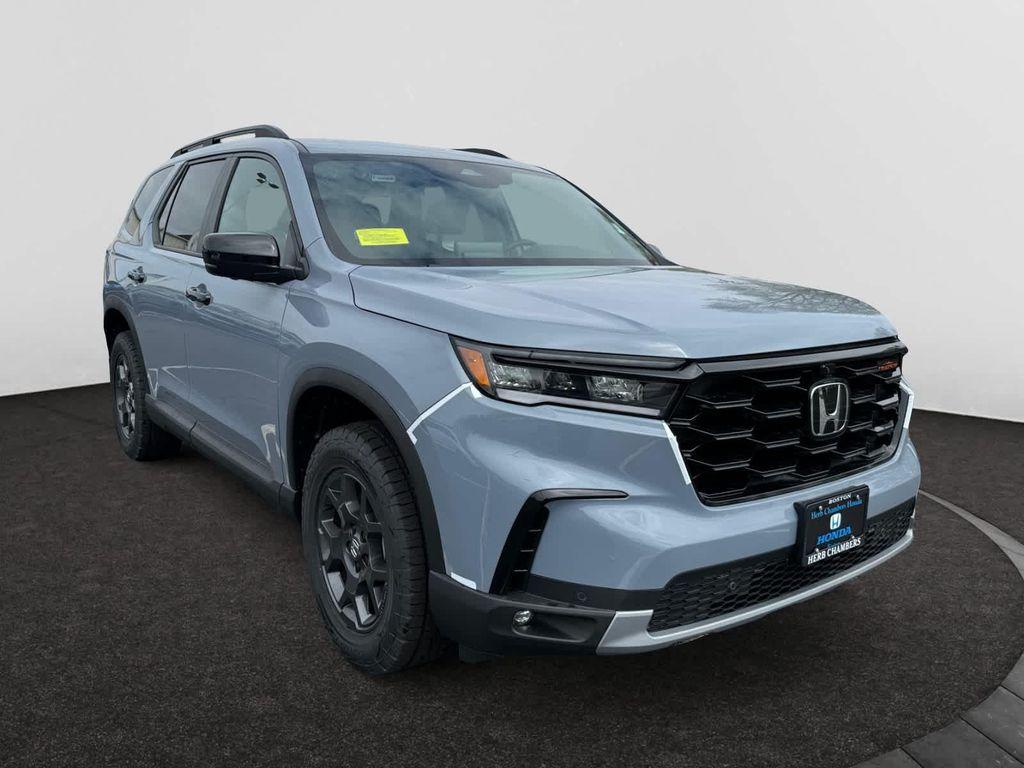 new 2025 Honda Pilot car, priced at $51,350