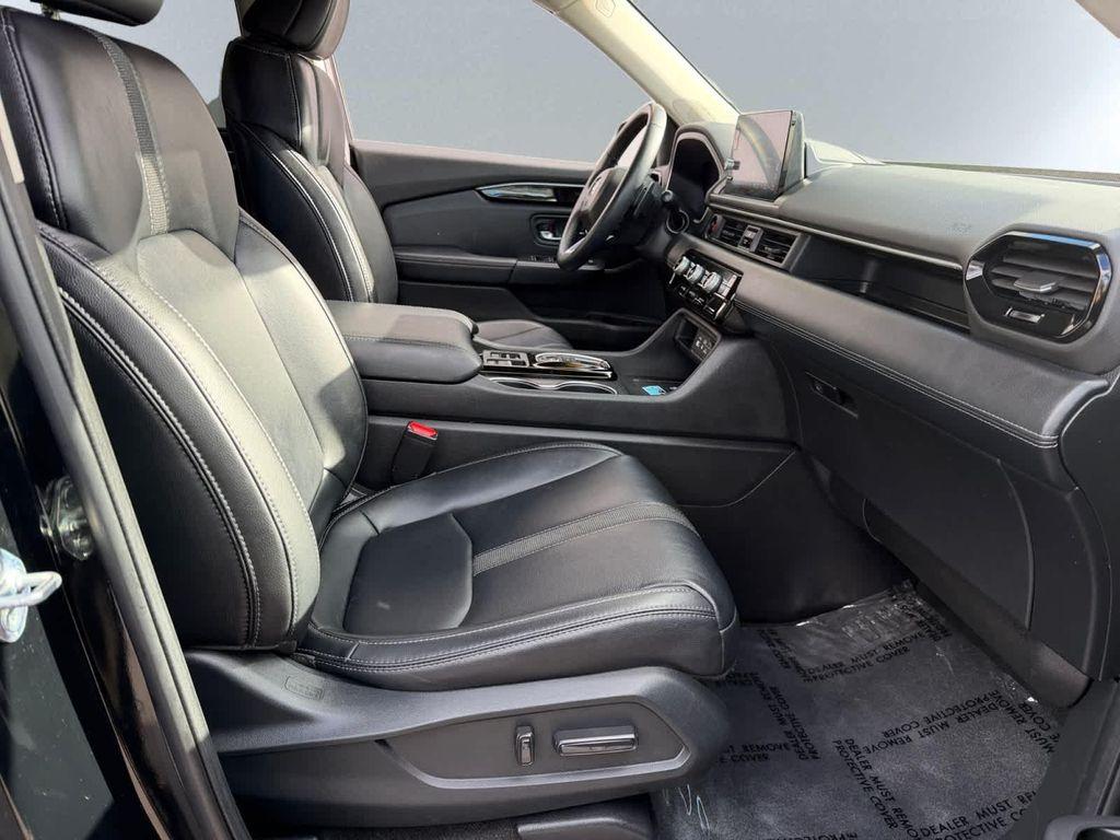 used 2023 Honda Pilot car, priced at $39,987