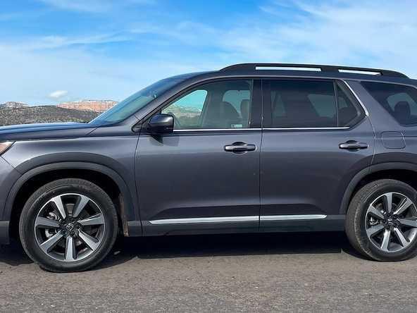 new 2025 Honda Pilot car, priced at $54,475