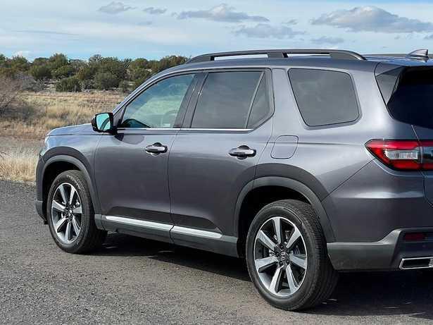 new 2025 Honda Pilot car, priced at $54,475