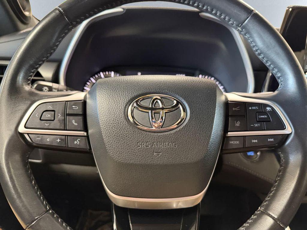 used 2022 Toyota Highlander car, priced at $38,387