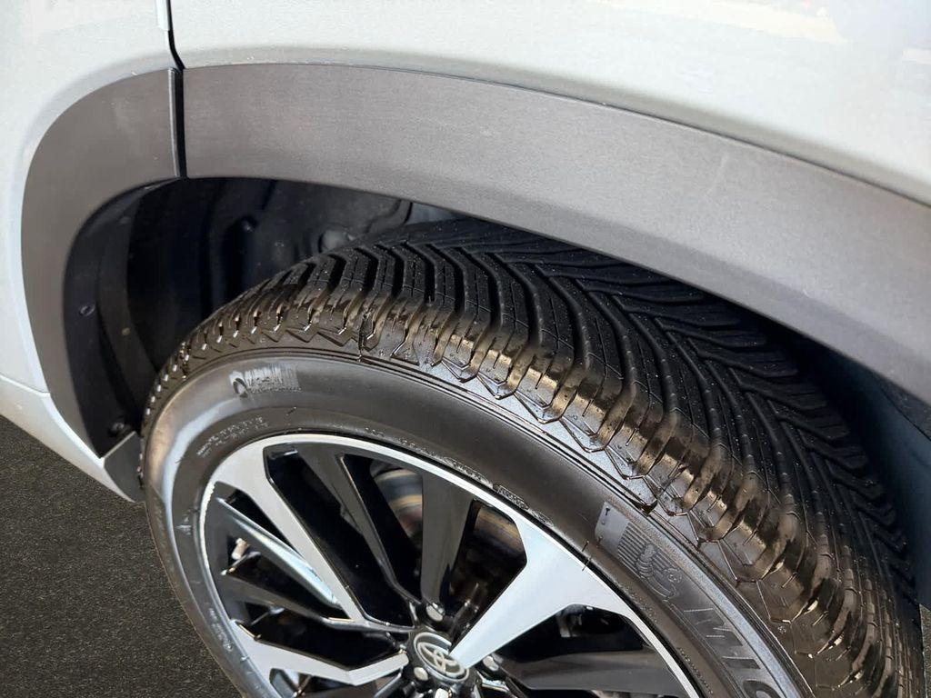 used 2022 Toyota Highlander car, priced at $38,387