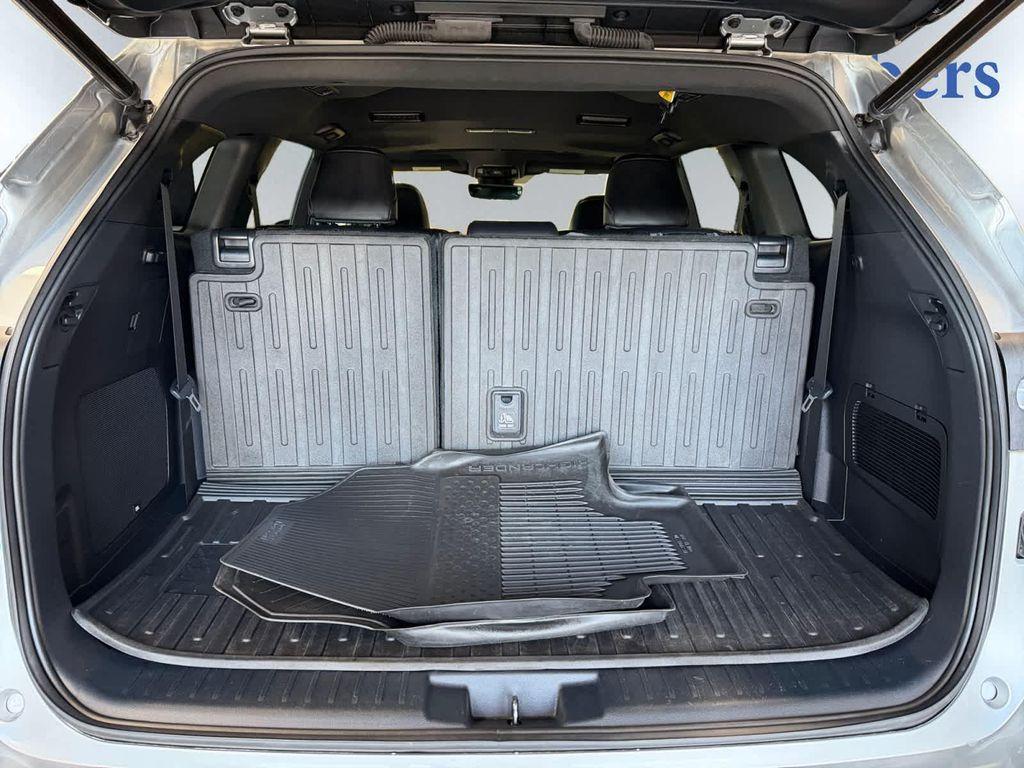 used 2022 Toyota Highlander car, priced at $38,387