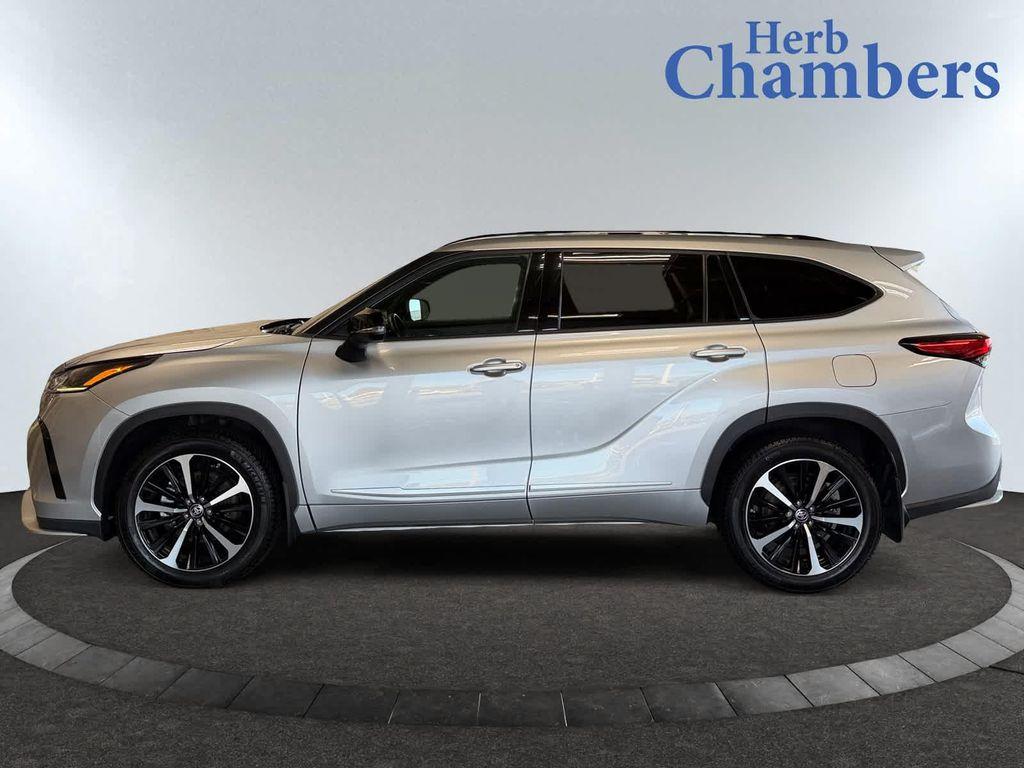 used 2022 Toyota Highlander car, priced at $38,387