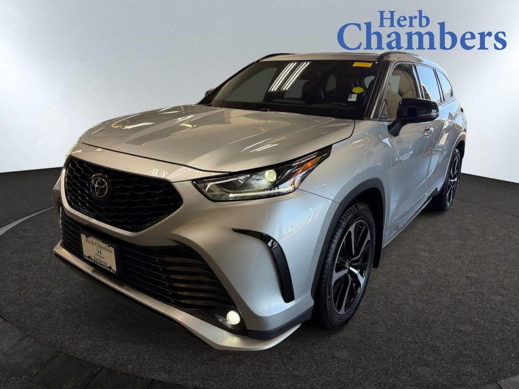 used 2022 Toyota Highlander car, priced at $38,387