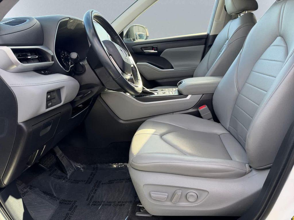 used 2021 Toyota Highlander car, priced at $28,968