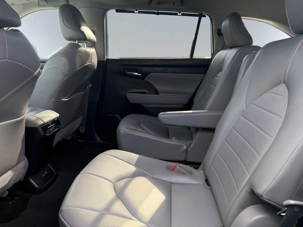 used 2021 Toyota Highlander car, priced at $28,968