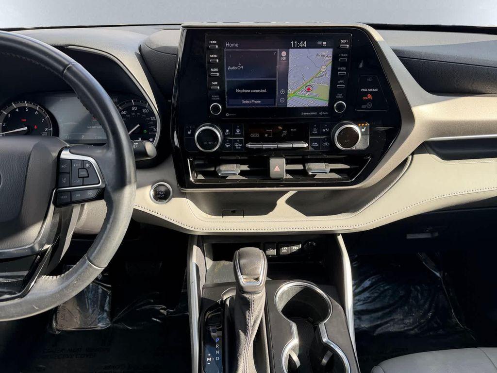 used 2021 Toyota Highlander car, priced at $28,968