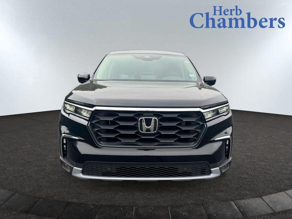 new 2025 Honda Pilot car, priced at $47,095